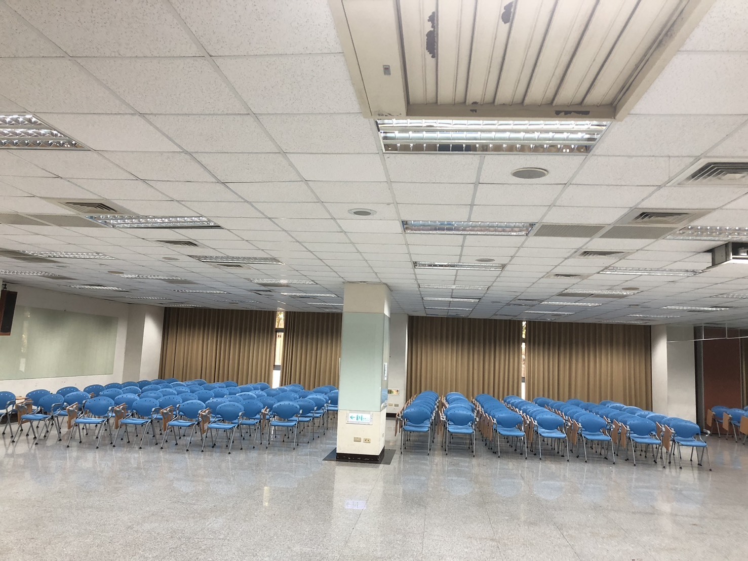 第二實習大樓一樓綜合會議室圖片
