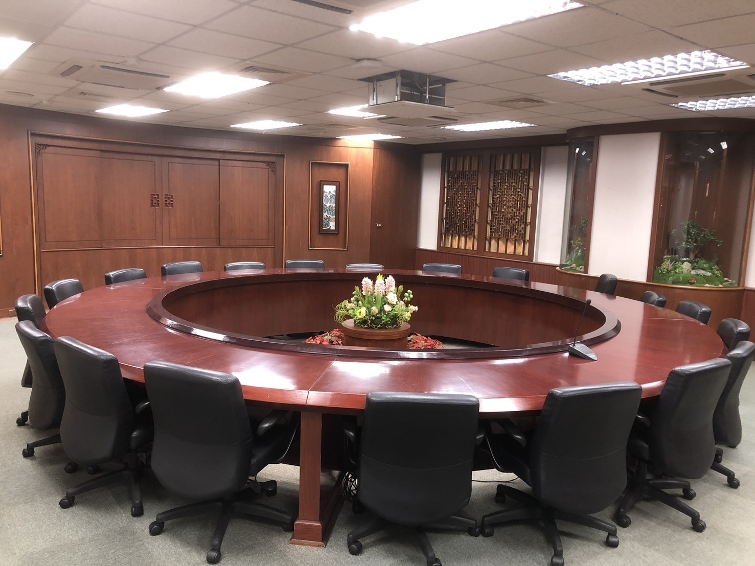 行政大樓6樓圓桌會議室圖片
